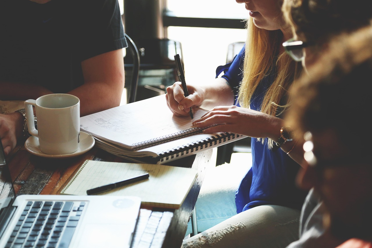 découvrez comment organiser et optimiser les réunions du comité d'entreprise : astuces, conseils pratiques et informations essentielles pour favoriser le dialogue social au sein de votre organisation.