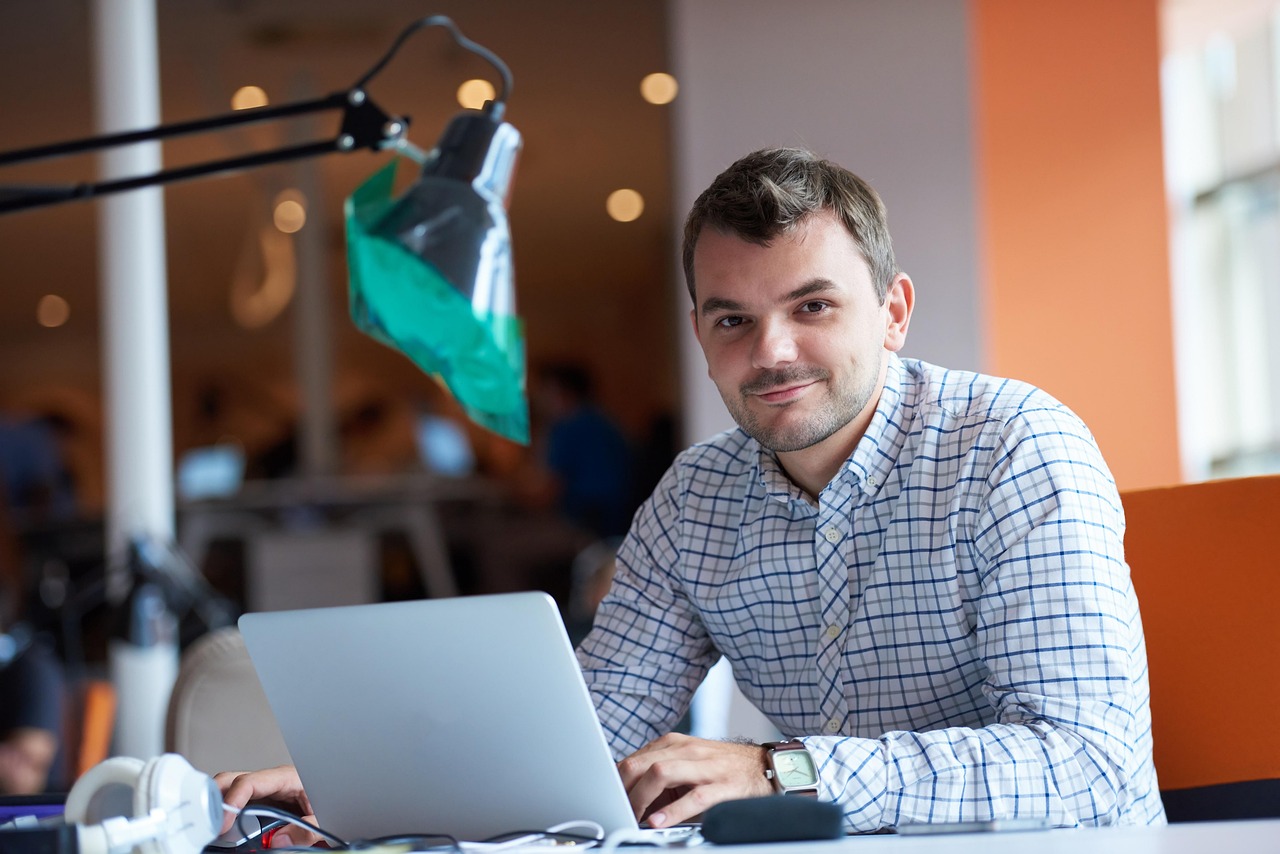 découvrez le rôle et les missions du comité d’entreprise (employee committee) : représentation des salariés, organisation d’activités sociales et culturelles, négociation avec la direction et défense des intérêts du personnel en entreprise.